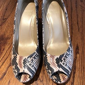 Stuart Weitzman Peep-toe Pumps